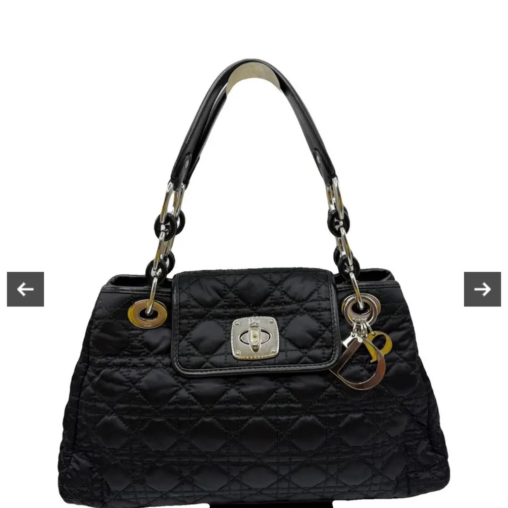 Elegant Black Quilted Handbag